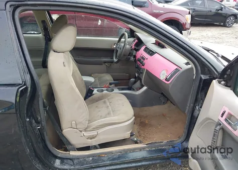 2008 Ford Focus Se/Ses z USA, uszkodzony, nr VIN 1FAHP33N08W143262